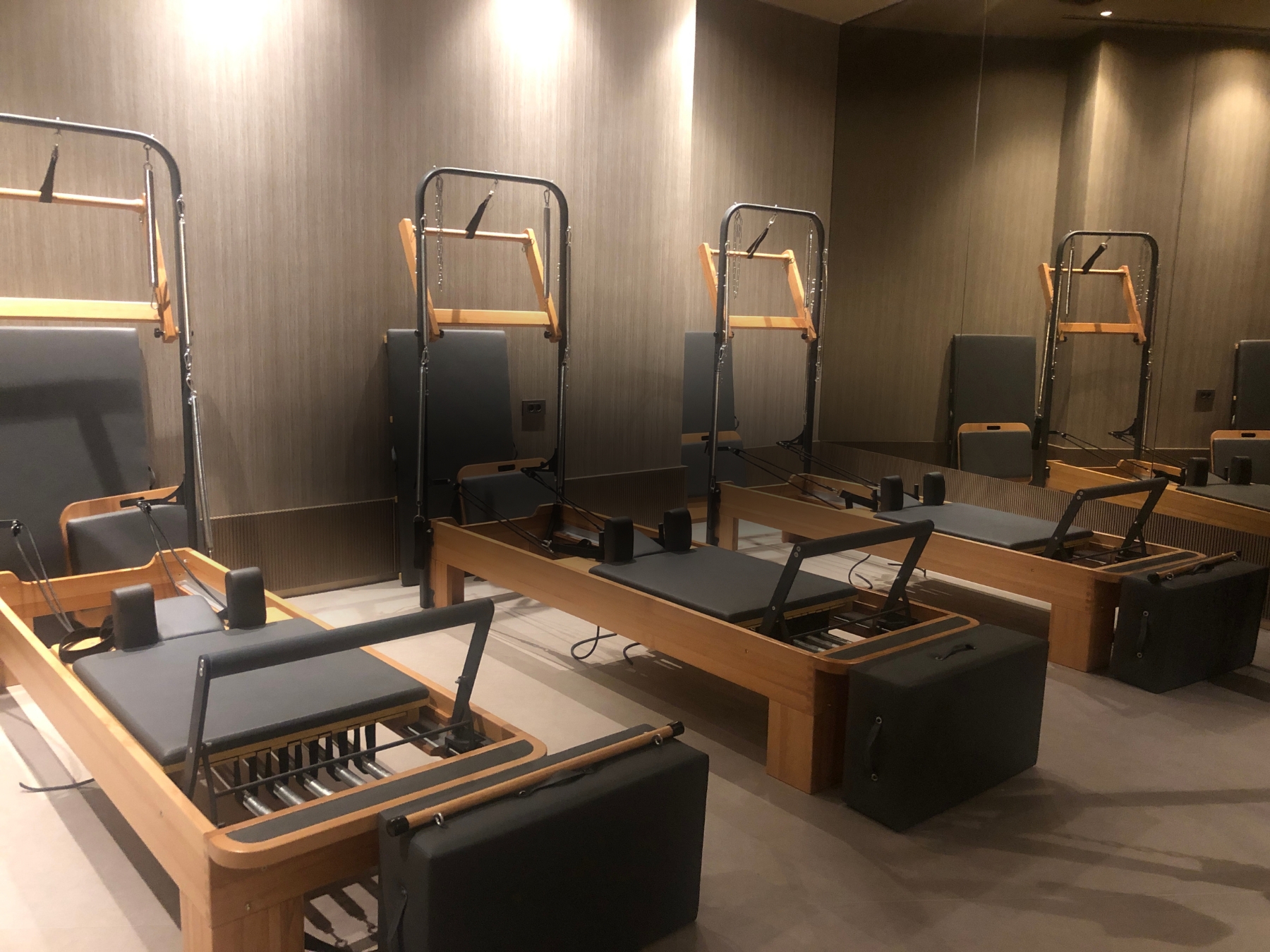 FiT48 Pilates Stüdyosu — Reformer Pilates ekipmanları